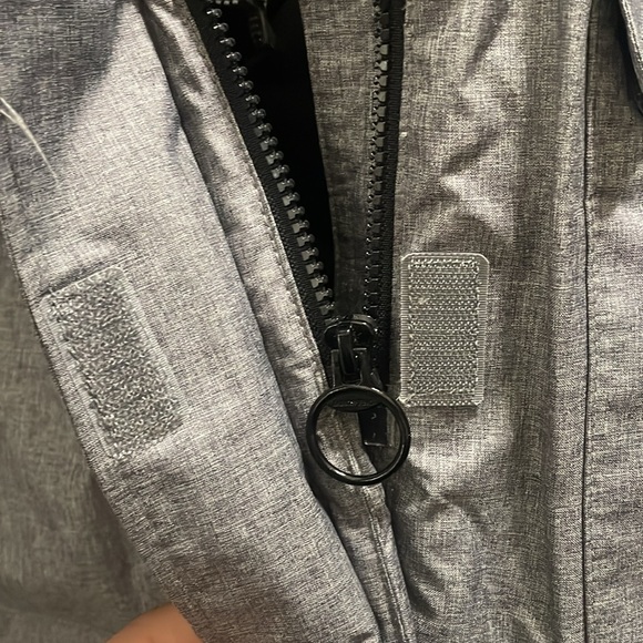 Lands End Grey Women’s Squall Parka size small - Picture 8 of 9